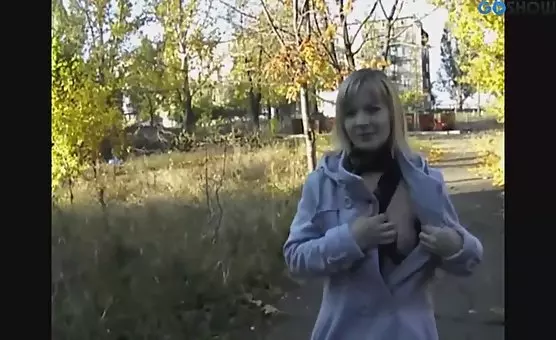 Teasing Amateur Chick Exposes Horny Delights